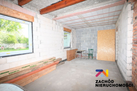 Dwa domy z ziemią rolną w Broniszowie